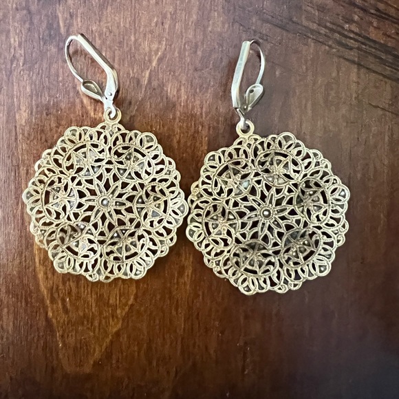 La Vie Parisienne BEAUTIFUL Vintage Looking Gold Earrings - Picture 3 of 4